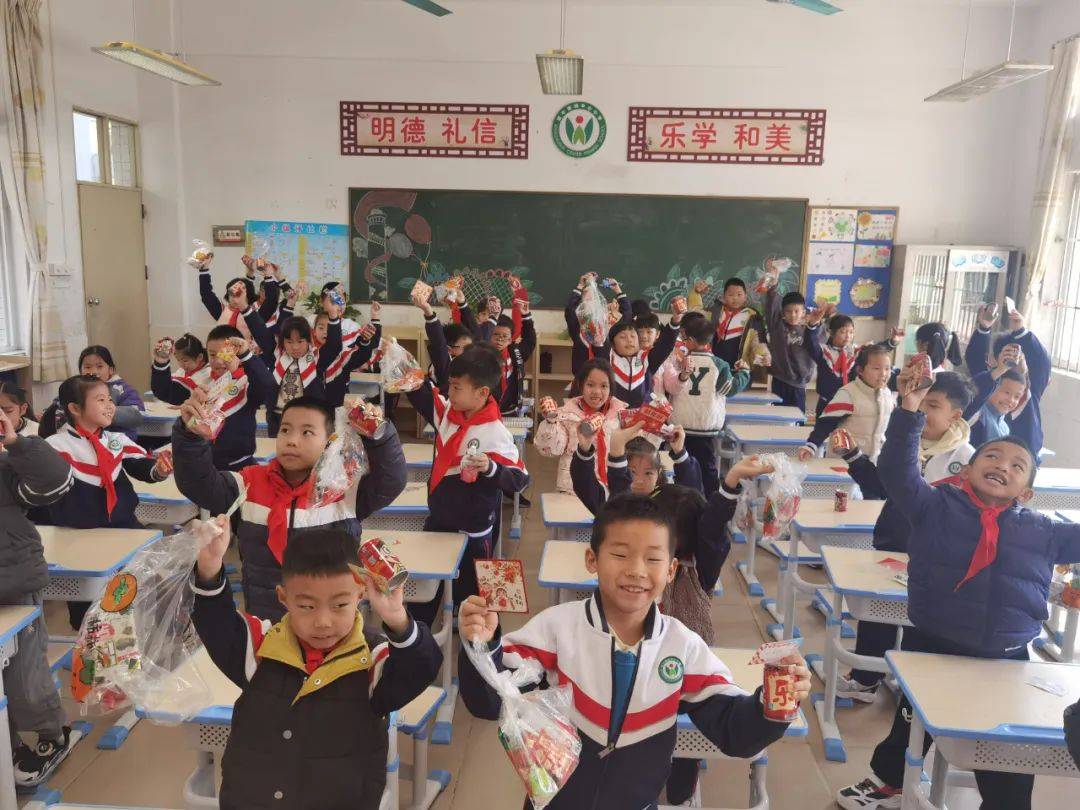 开学啦！望牛墩镇学校活动多彩，新学期启航 望牛墩镇各学校开学：充满仪式与希望的开端