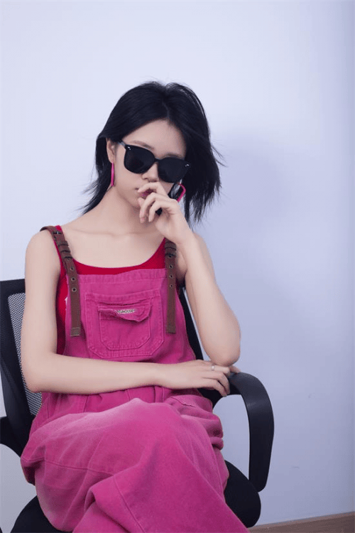 周芷莹:做事随心而动闪耀t台,定义时尚新高度!