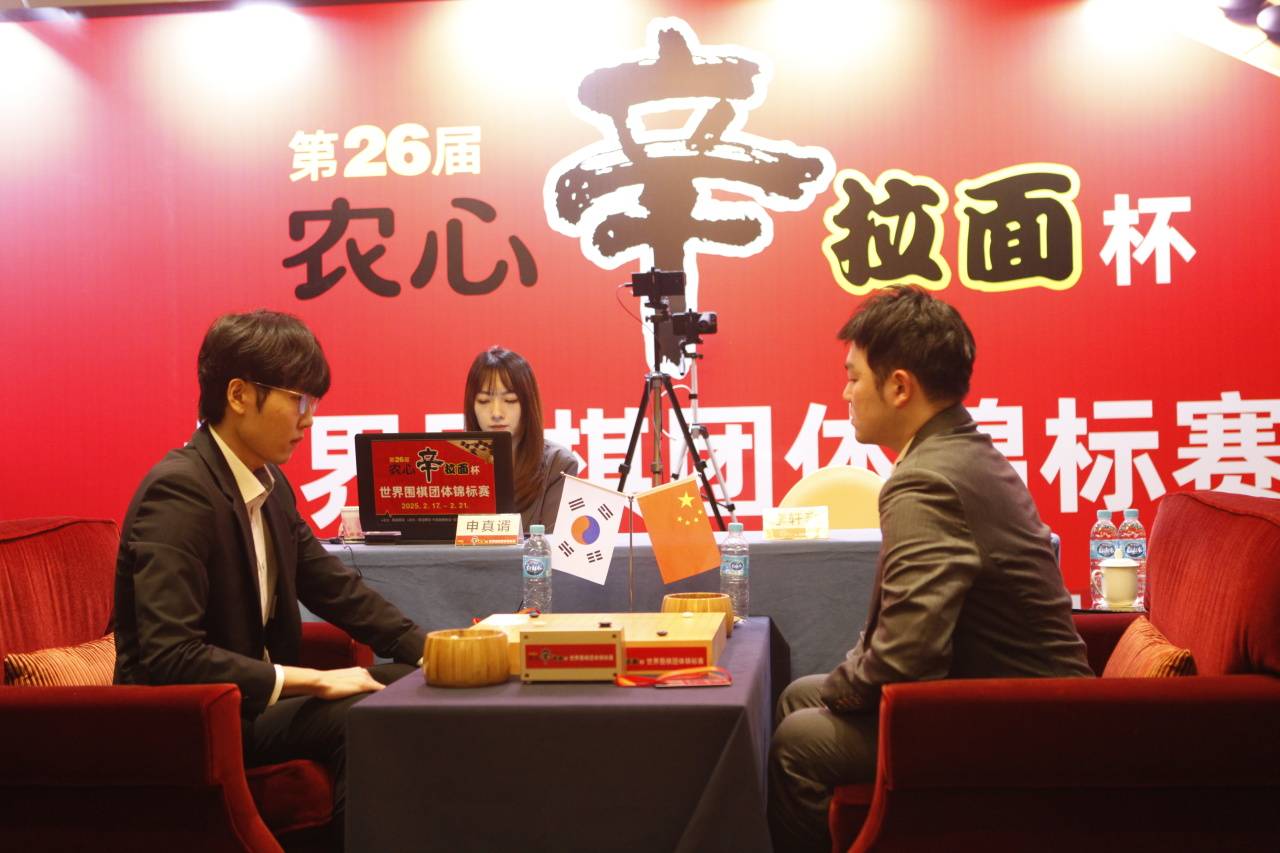26届农心杯上海站赛事：申真谞赢下一局，丁浩面临挑战 农心辛拉面杯：李轩豪惜败，丁浩能否改写局势？