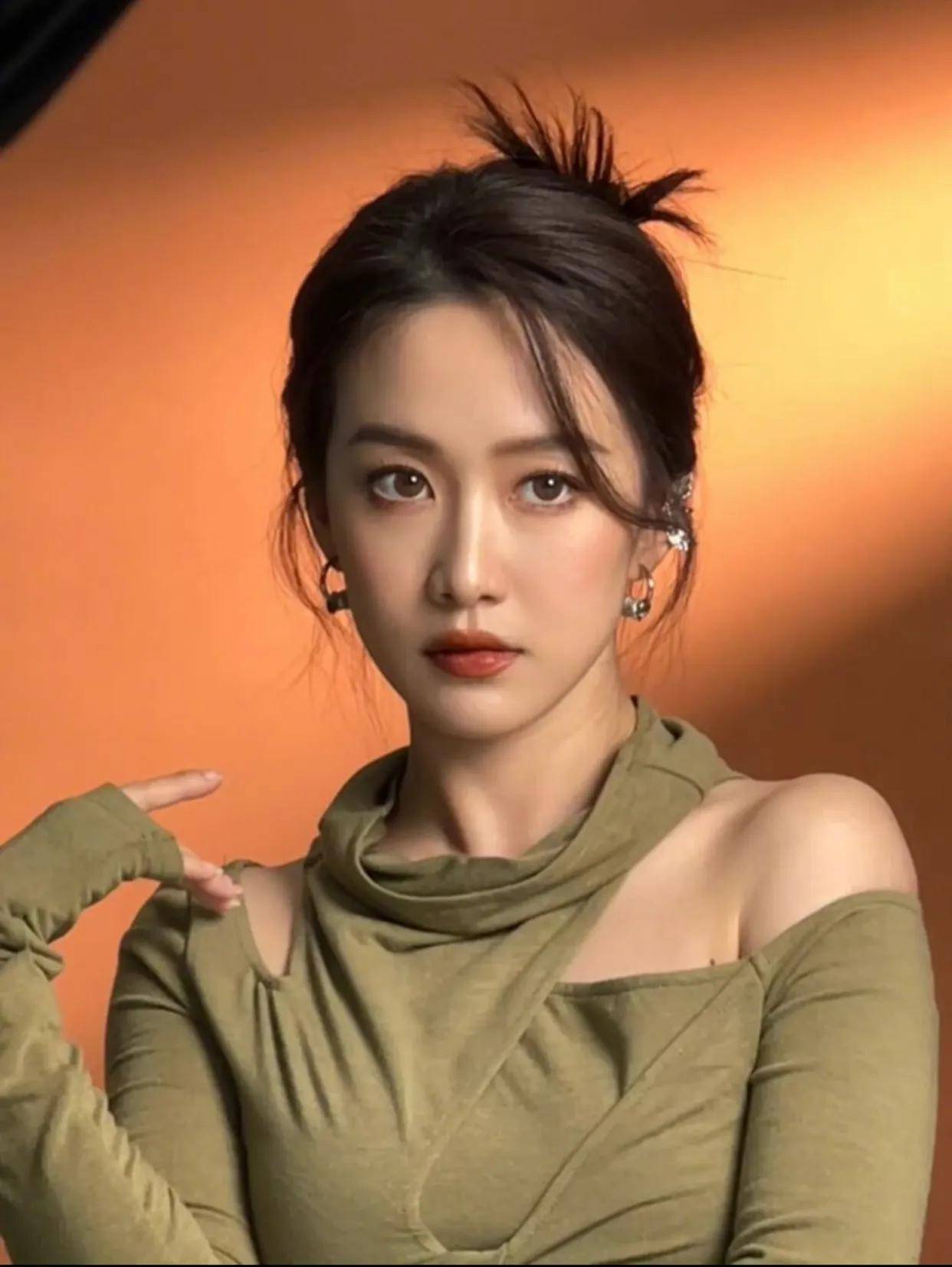 毕业于北京外国语大学在娱乐圈被称为美女学霸演员