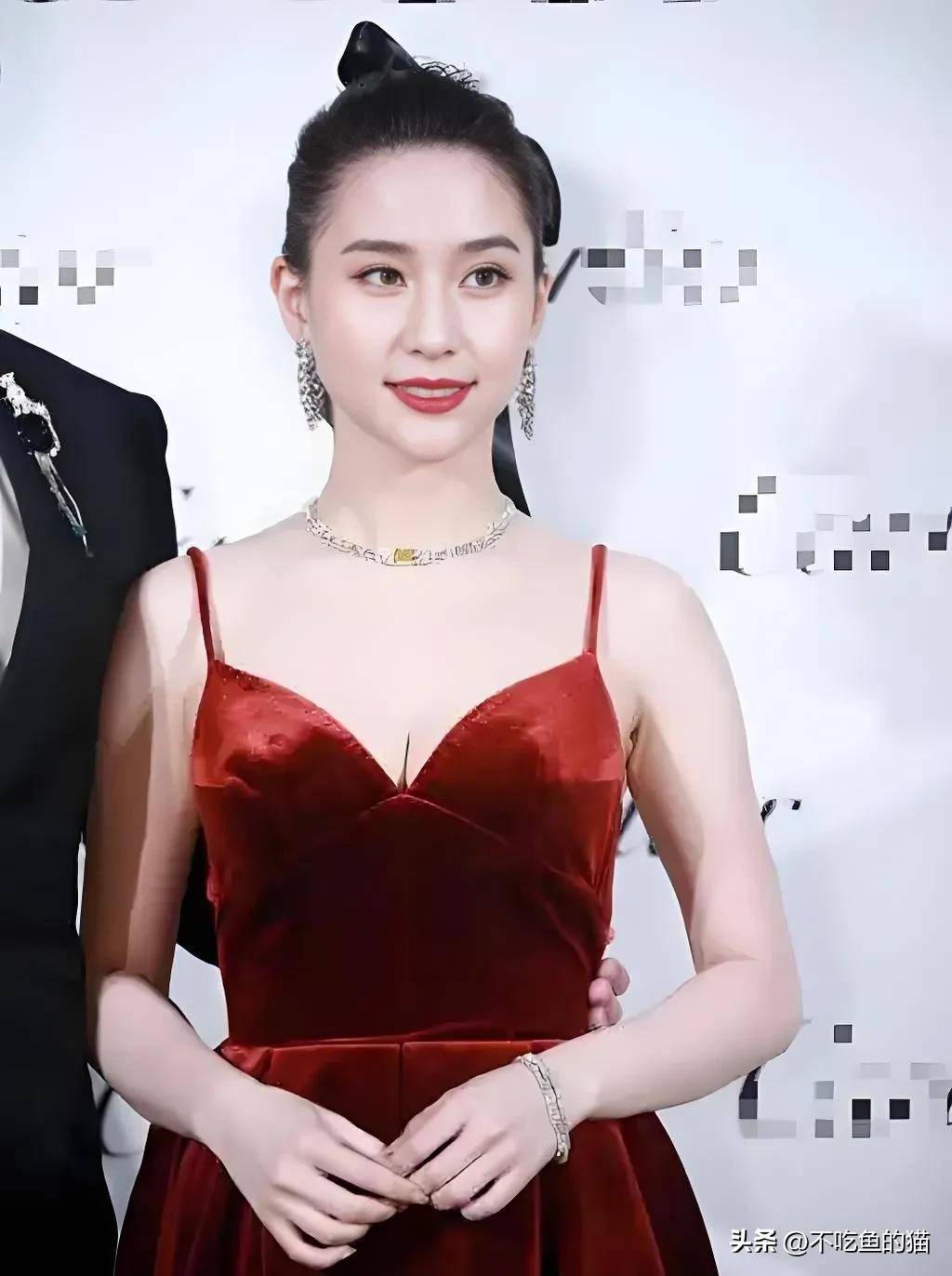 何超莲:冰肌玉骨,时尚迷人
