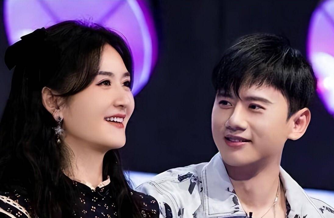 这回姐弟恋的残酷现实,在42岁的张杰身上展现得淋漓尽致