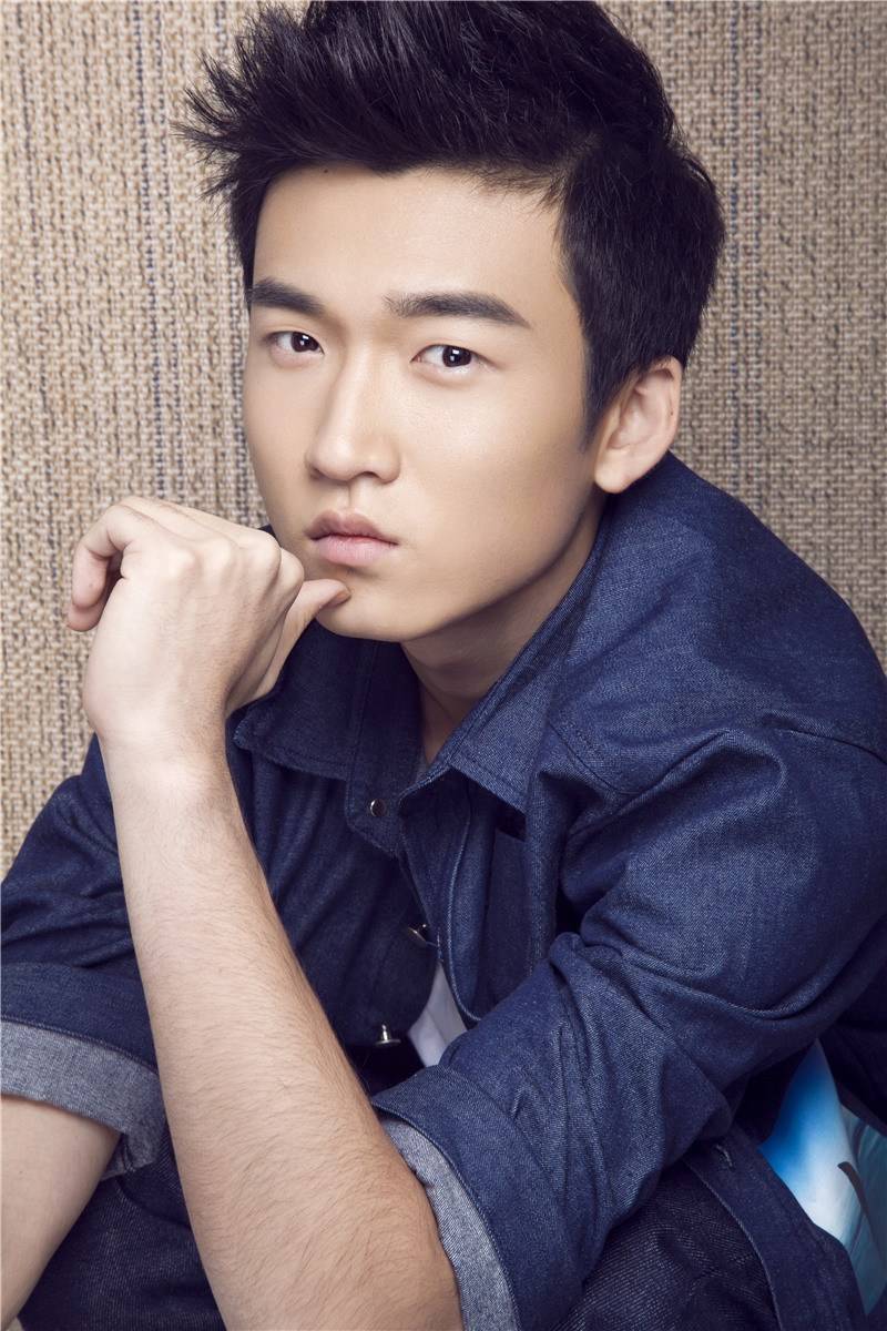 搭档刘涛没火,合作梅婷没红,28岁的石云鹏凭《小巷人家》火了