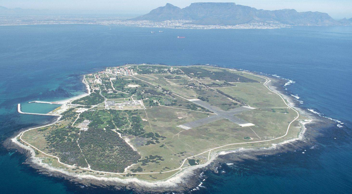 越南在南沙群岛的柏礁填海造地，中方回应_南海_中国_非法
