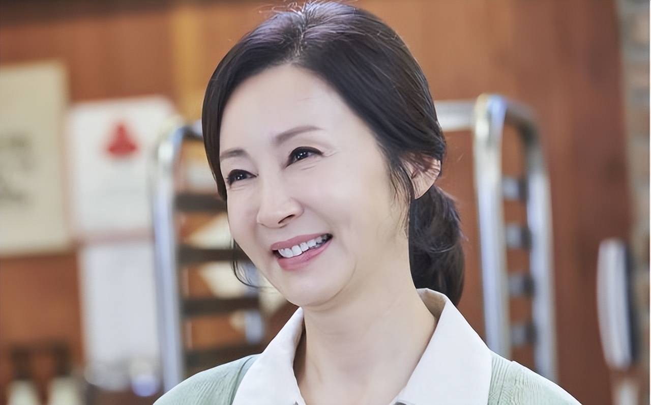 看了电视才发现,24岁嫁大九岁丈夫,称不后悔