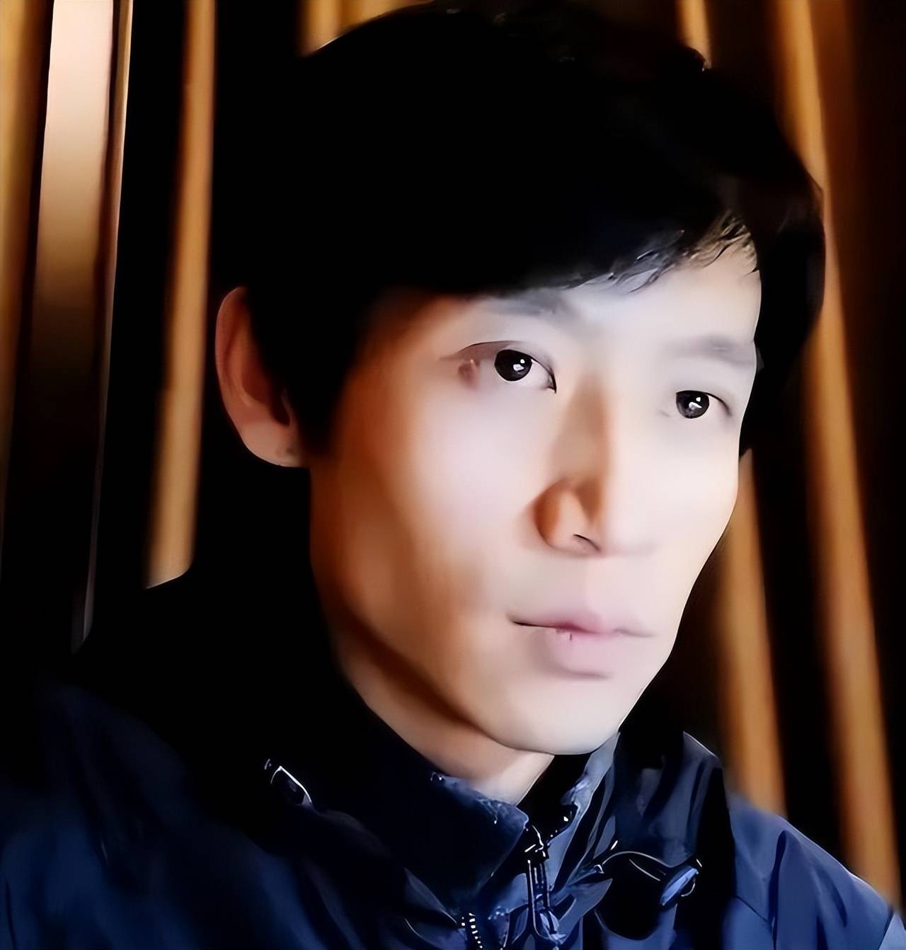 瘦成纸片人的男星文物脸筷子腿男明星太瘦了真的好看吗