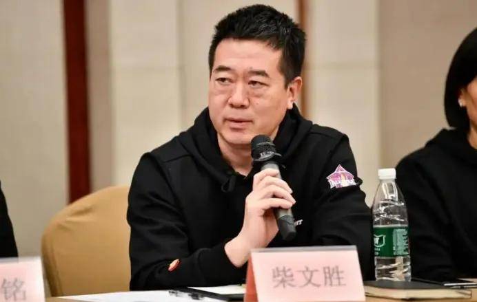 中国女篮迎来新篇章：柴文胜接棒领队，宫鲁鸣领航备战2028奥运会
