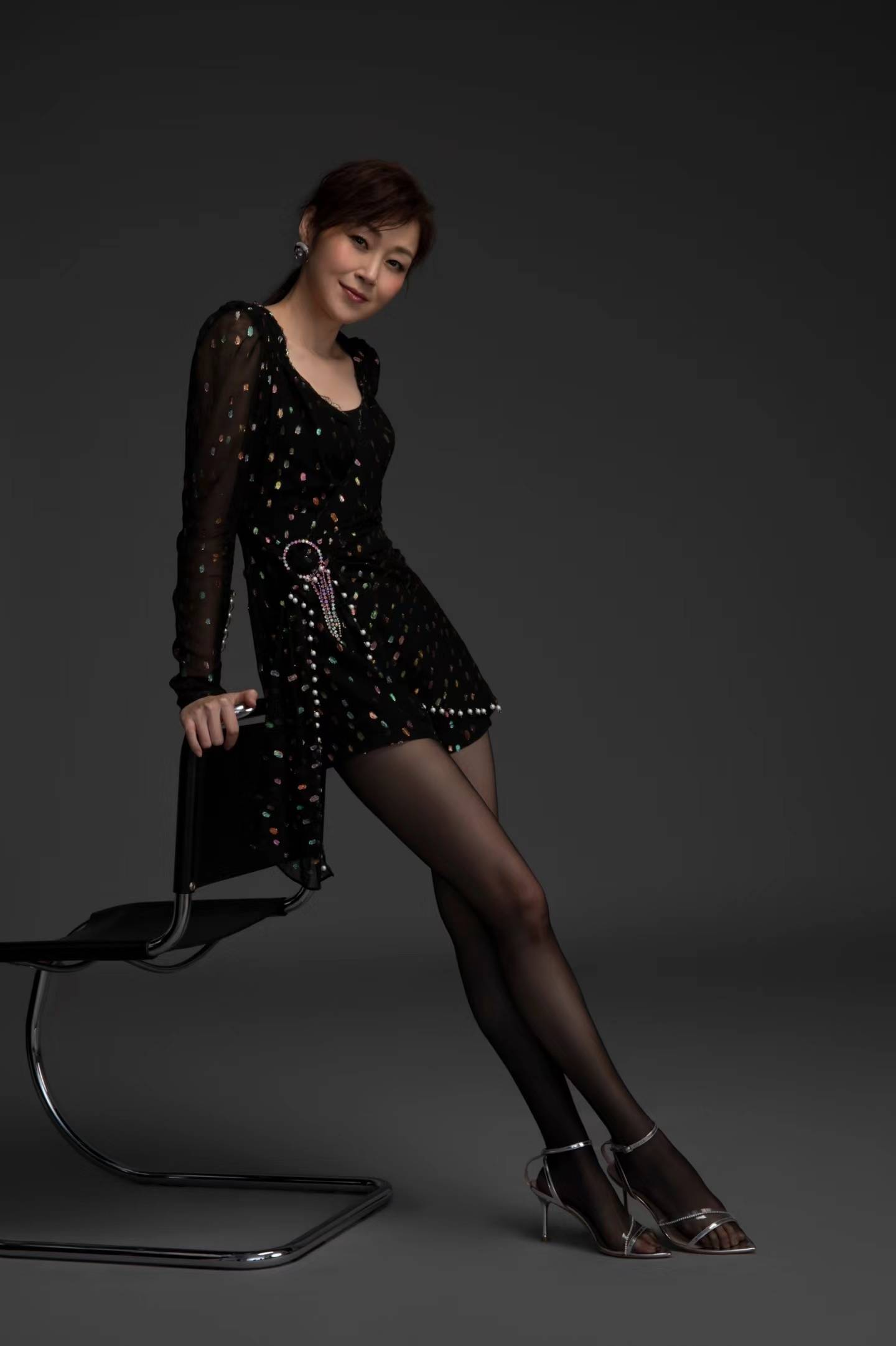 黑色丝袜  逆天美腿,万绮雯凭什么成为永恒女神?