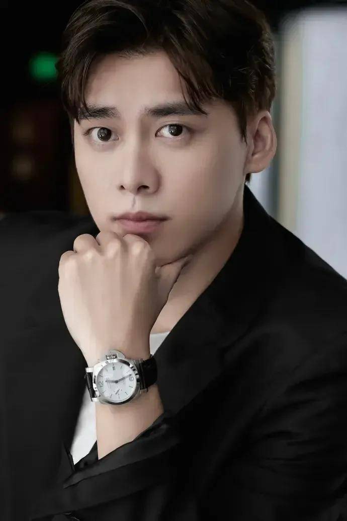 李沁李易峰恋爱八年了