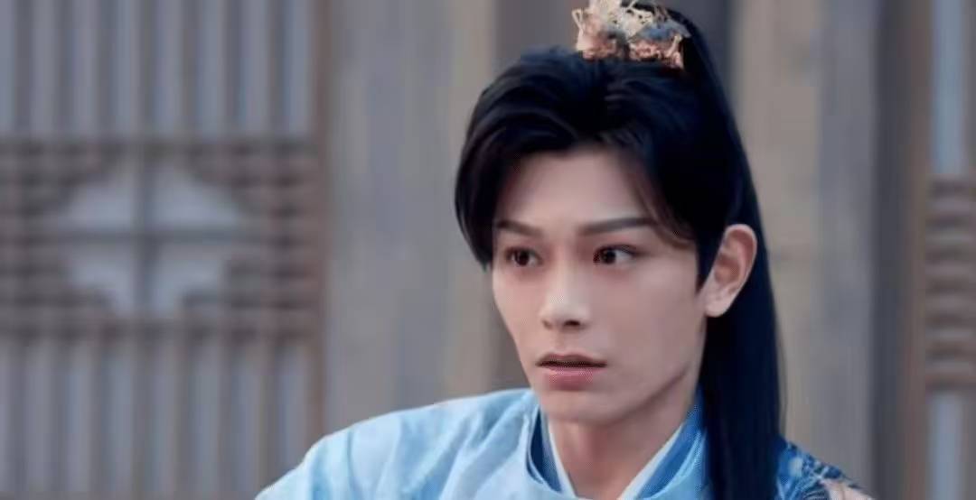 绿豆眼,尖嘴猴腮,长相磕碜却演"绝世美男",到底谁给的自信
