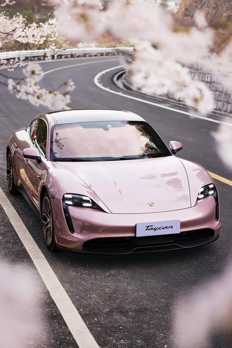 保时捷 taycan:电动时代的极致驾驭传奇