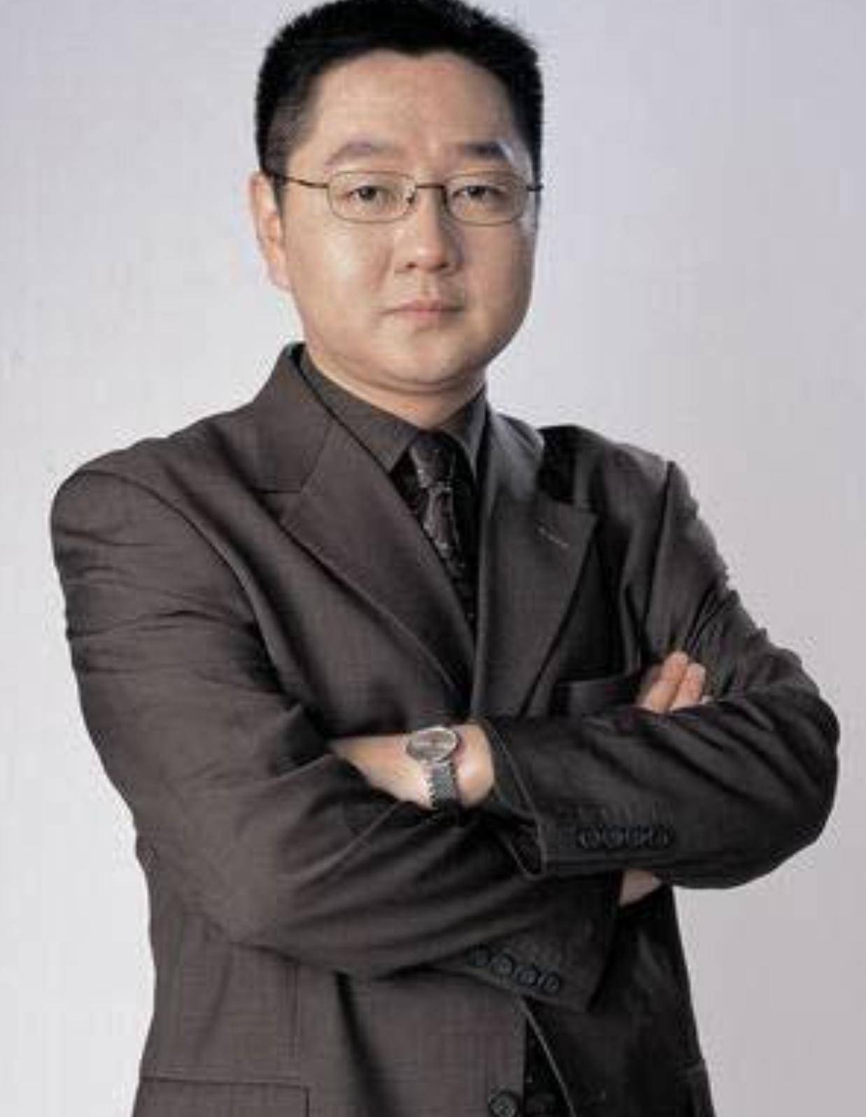 从央视名嘴到跳梁小丑跌下神坛的张绍刚到底做错了什么