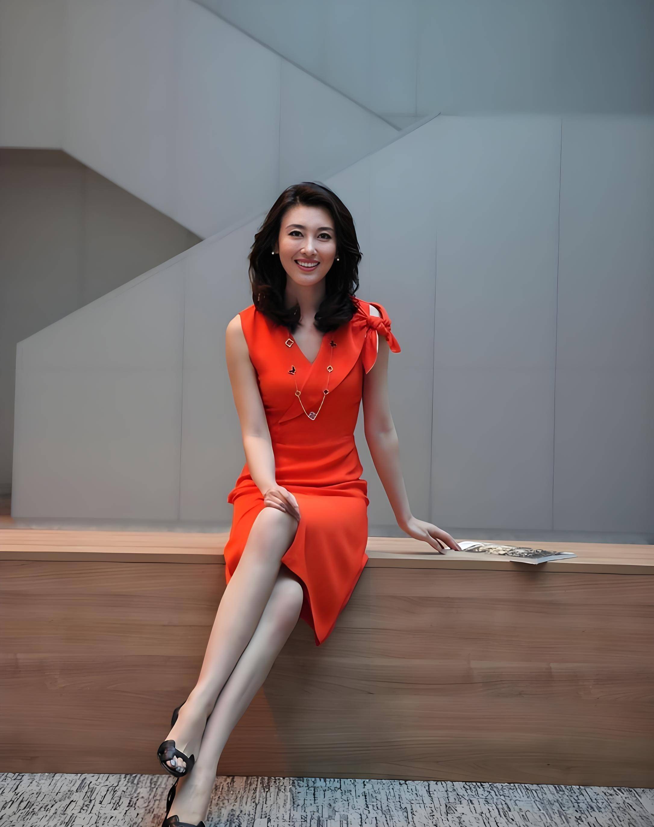 原创央视美女主播李红46岁从辍学打工妹到荧幕女神谣言背后的幸福人生