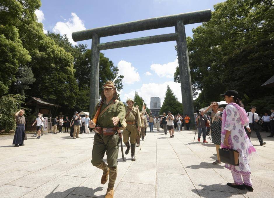 驻日美军火烧靖国神社?尊严不能建立在"爽剧"上