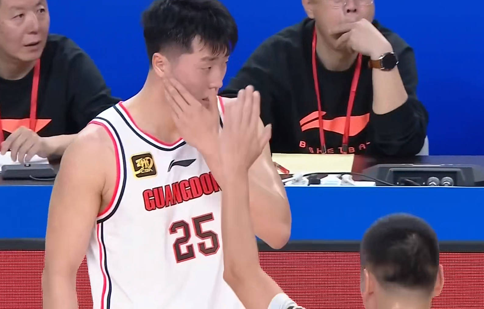 挤走贝兹利！广东最强“大腿”正式到位，这可是杜锋的争冠王牌？