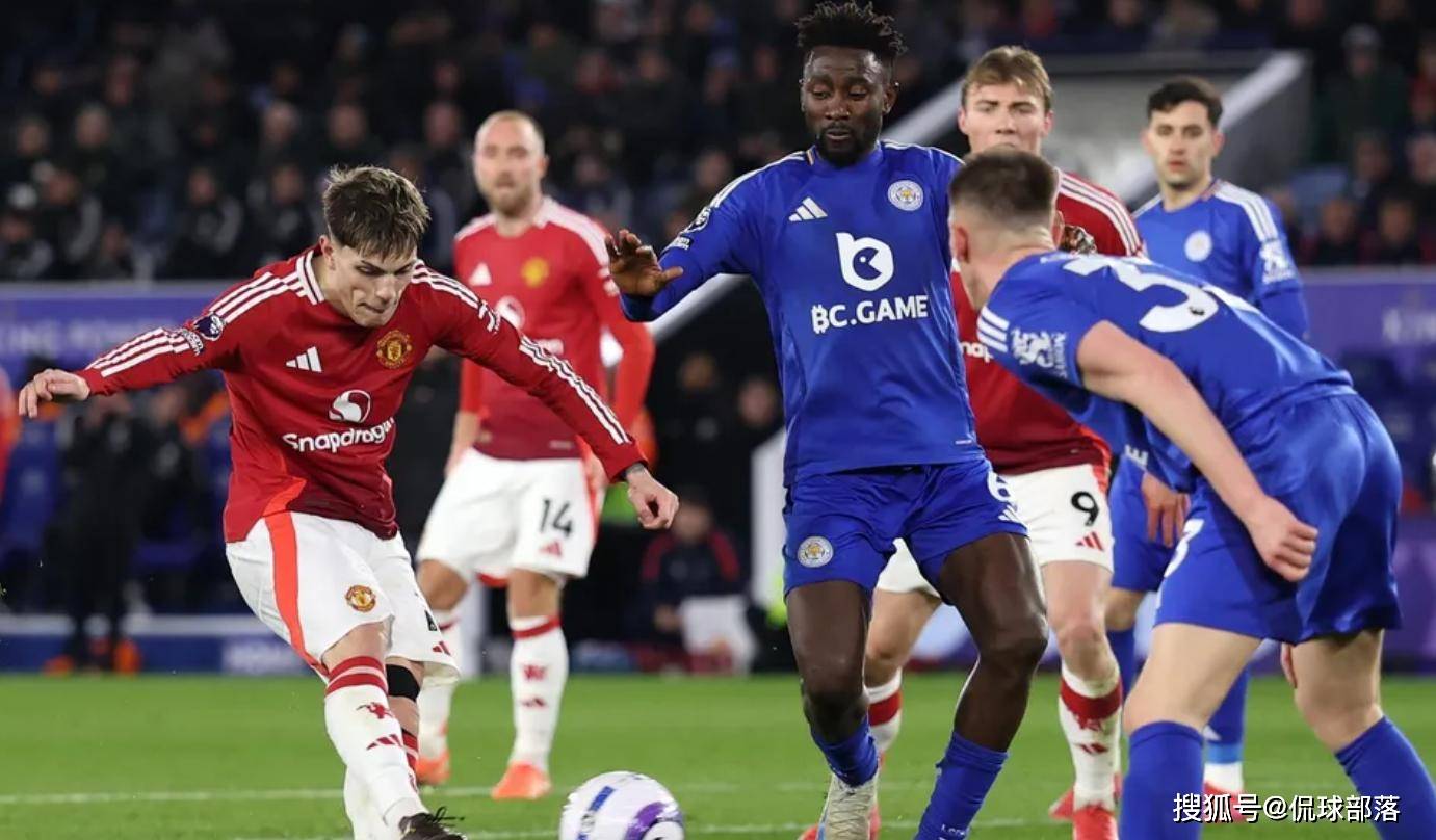 英超：曼联火力全开3-0完胜，莱斯特城深陷降级泥潭，B费闪耀助曼联3-0击败莱斯特城，范尼带队前景堪忧