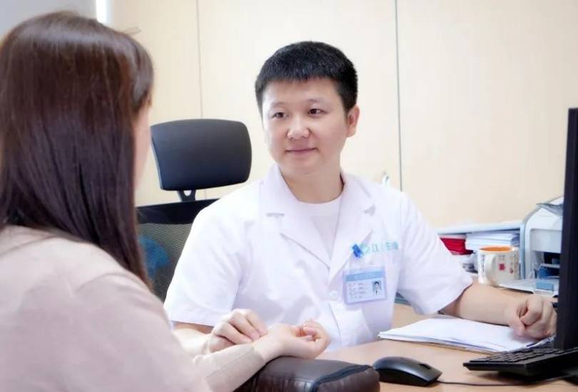 子宫内膜息肉的诊疗新方案，长沙江湾妇产医院值得信赖，攻克子宫内膜息肉难题，长沙江湾妇产医院中西医融合显奇效