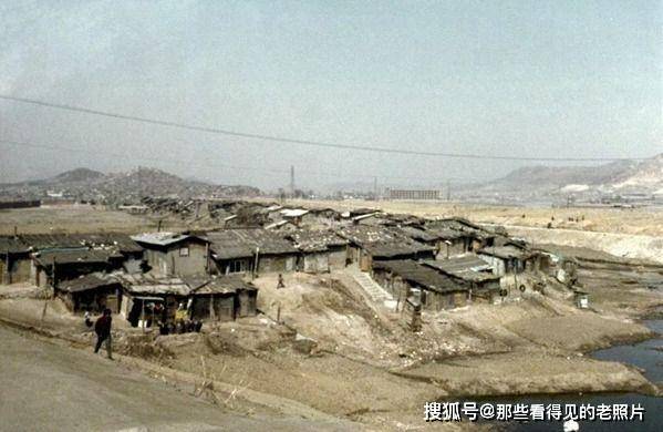 70年代汉城清溪川：从历史动脉到臭水沟的转变
