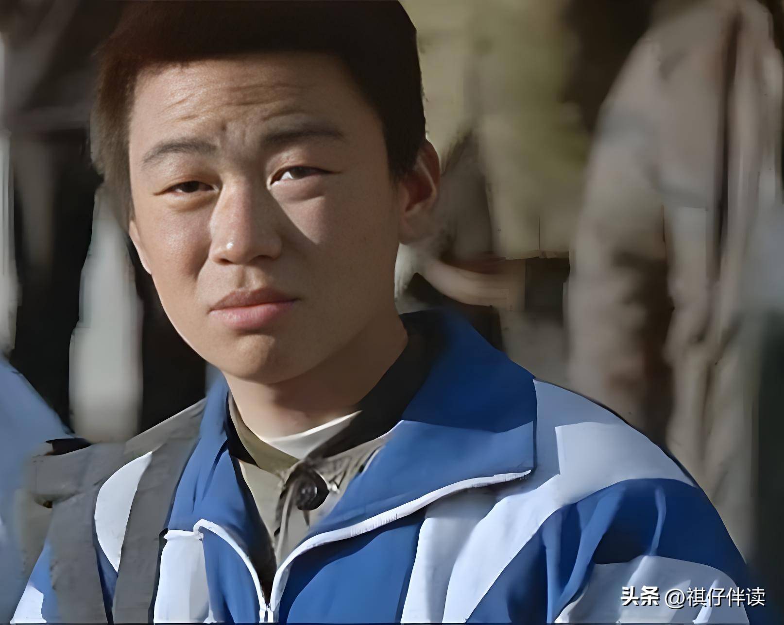 16岁拿命赌成影帝,却被枕边人戴绿帽子的巨星,活成了盖世英雄