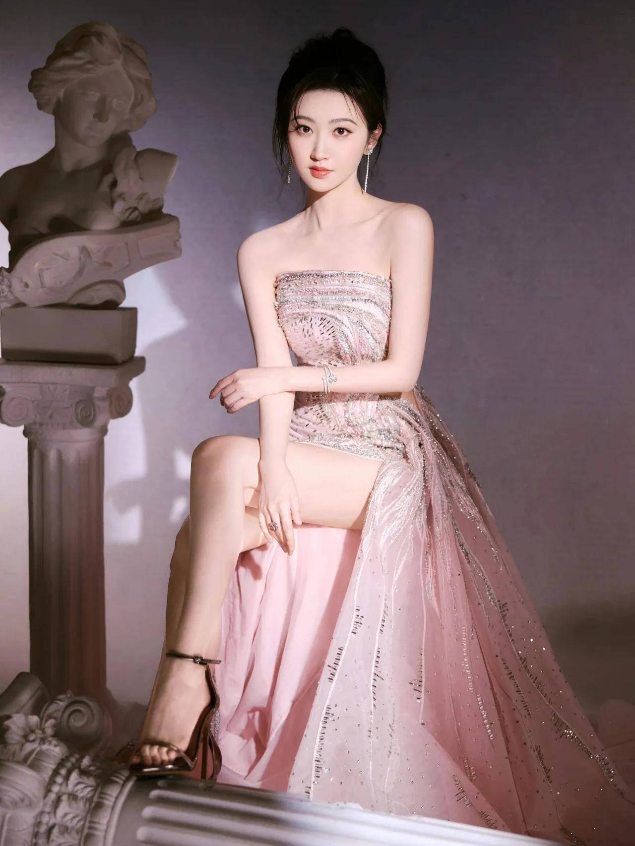 景甜|皮肤好白,好美的腿,人间富贵花太迷人了