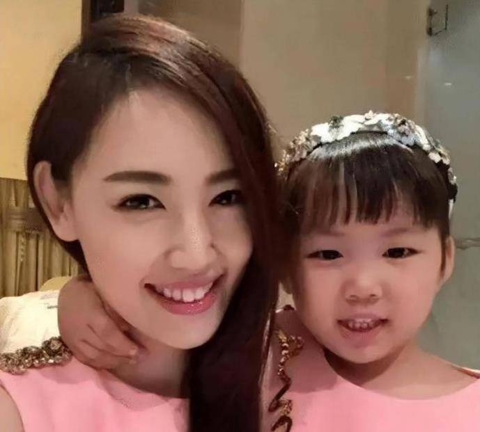 王宝强的妻子马蓉,曾经风光如今却成了大众笑柄,她现状如何?