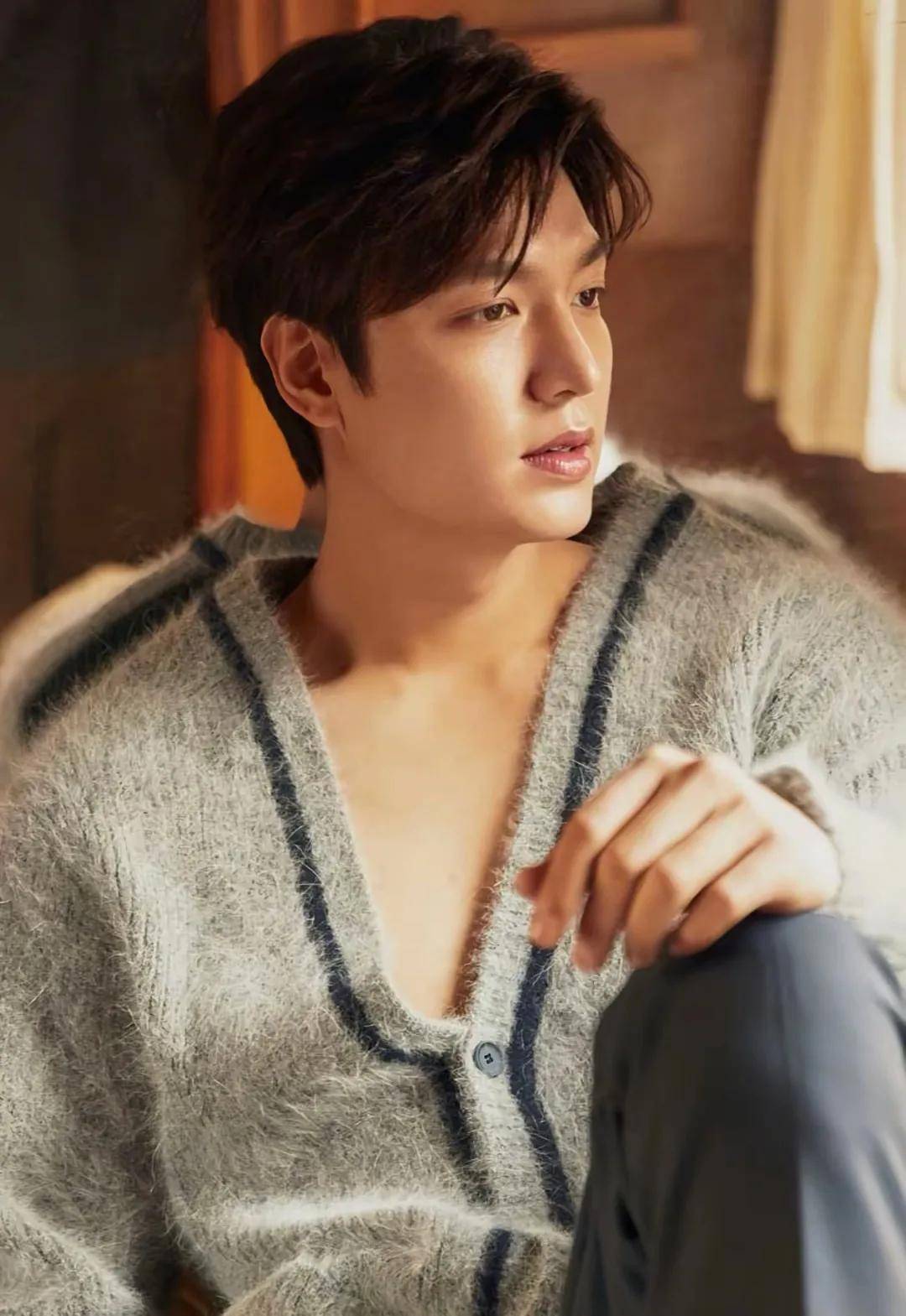 李敏镐时隔九年来上海,已满满的大叔感,他的笑还是那么有感染力