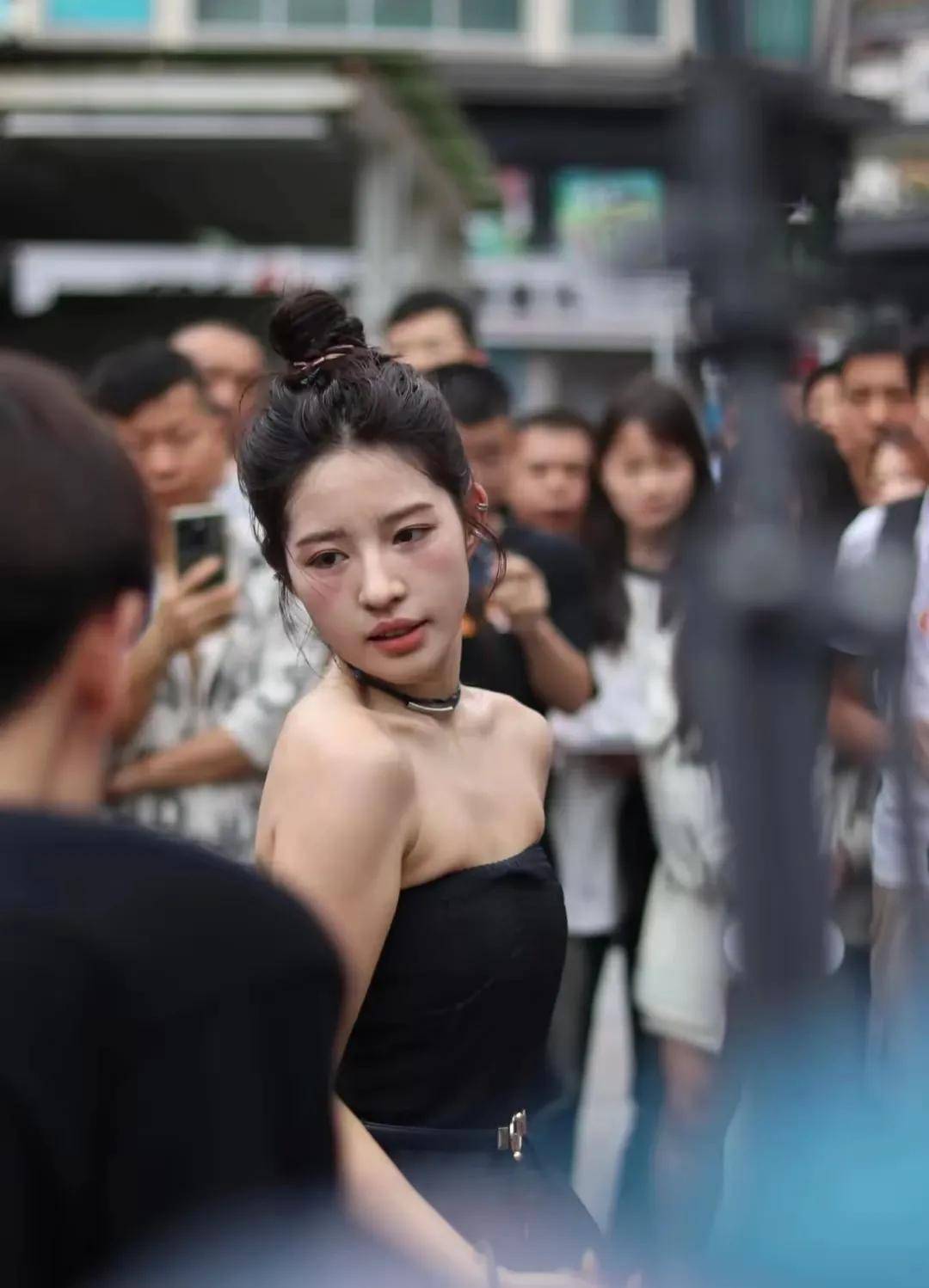 网红阿梓镜头下的绝美瞬间轻松解锁颜值天花板