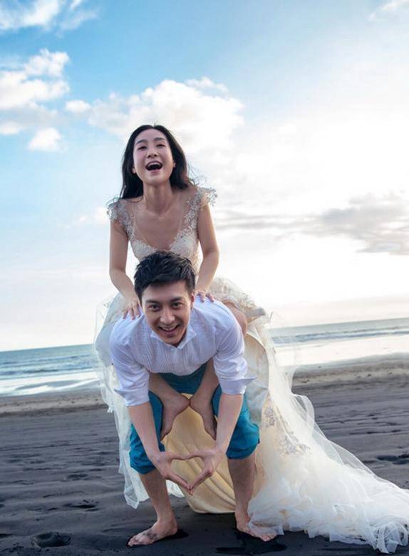 陶昕然前夫回应离婚一事,不忘宣传她新作,长得帅人也好可惜不火