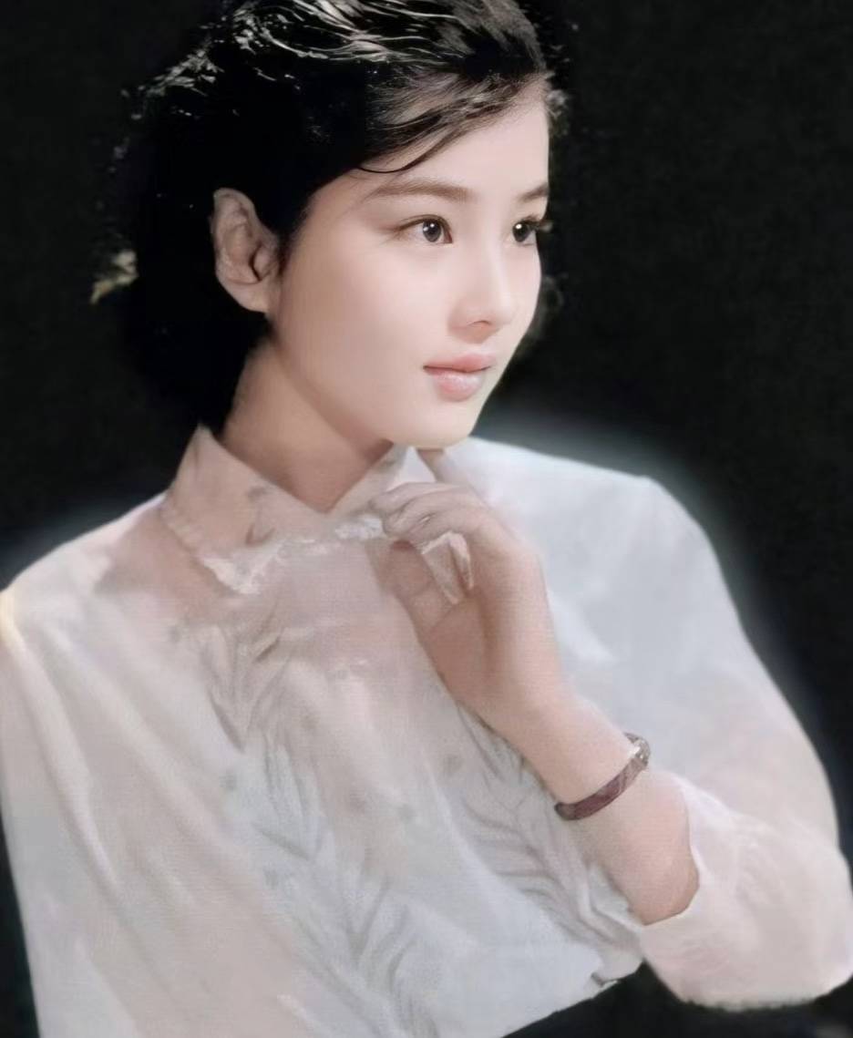昭和时代三位美女的照片曝光,她们用美貌与才华惊艳了一个时代