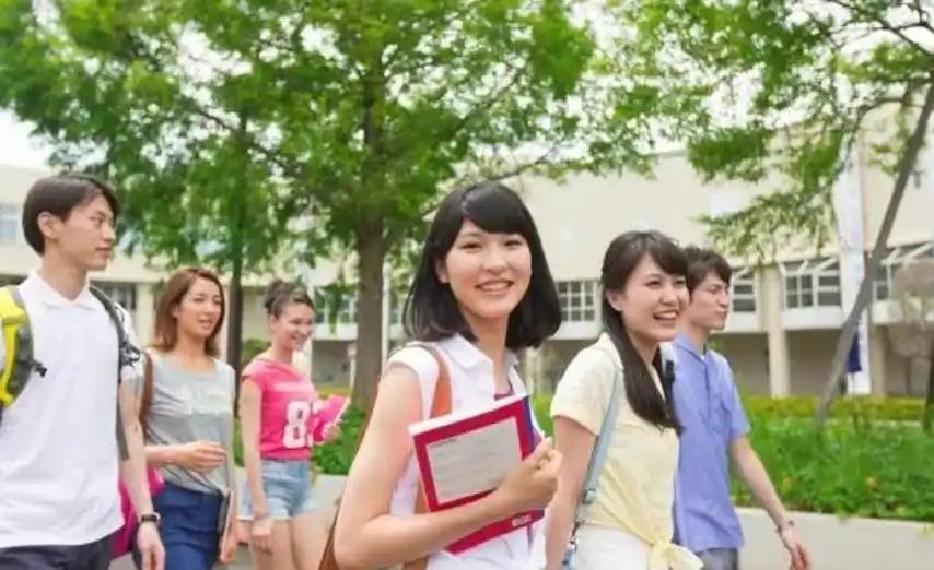 解析本硕博就业败给大专生的背后因素