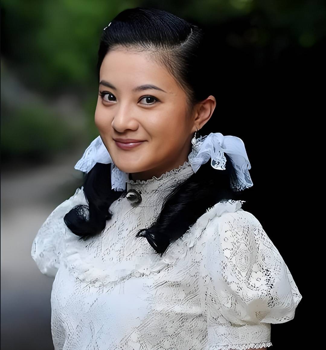 事实证明44岁不婚不育的小婉君金铭已然走上了别样的人生大道