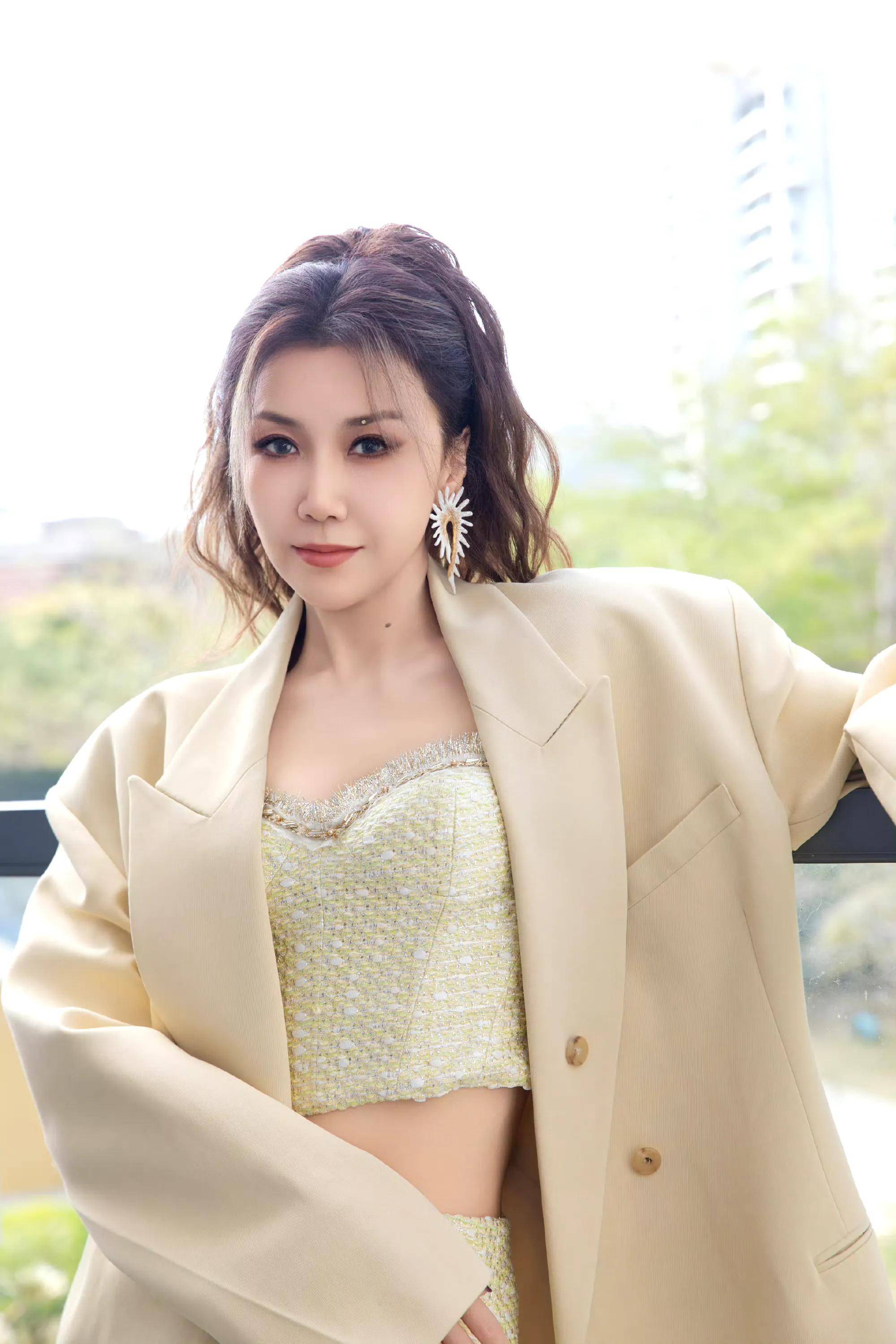 王蓉拥有一双无比迷人的腿