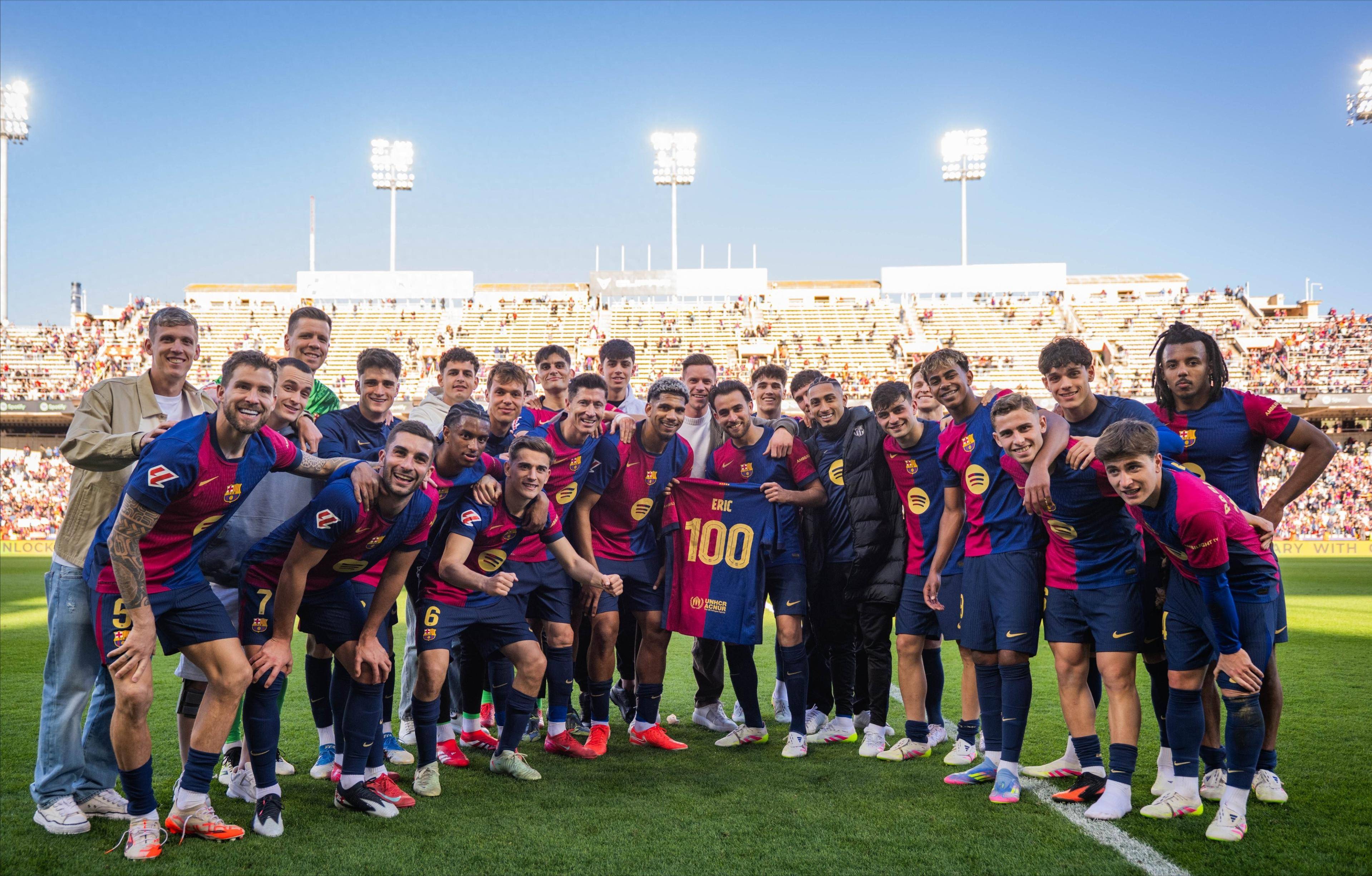 原创巴萨10号消失之谜全队合影唯独不见他