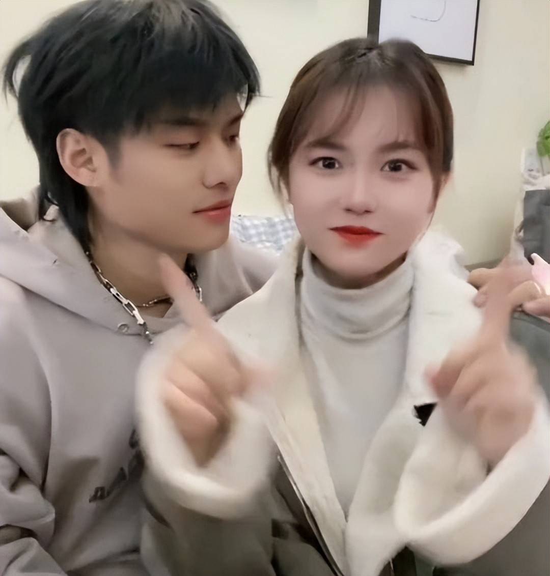 状态如此之好其实也能看出即使面临着困难小杨哥也没给媳妇受一点