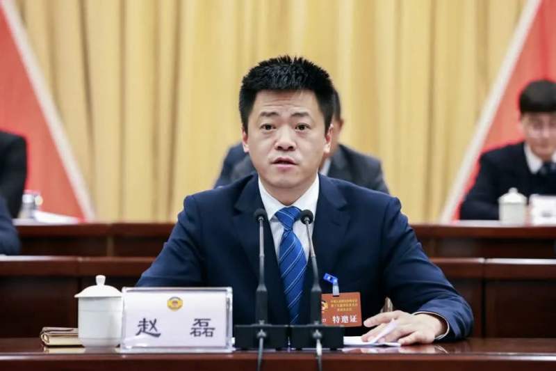 龚怡参加政协第十五届荣县委员会第四次会议闭幕