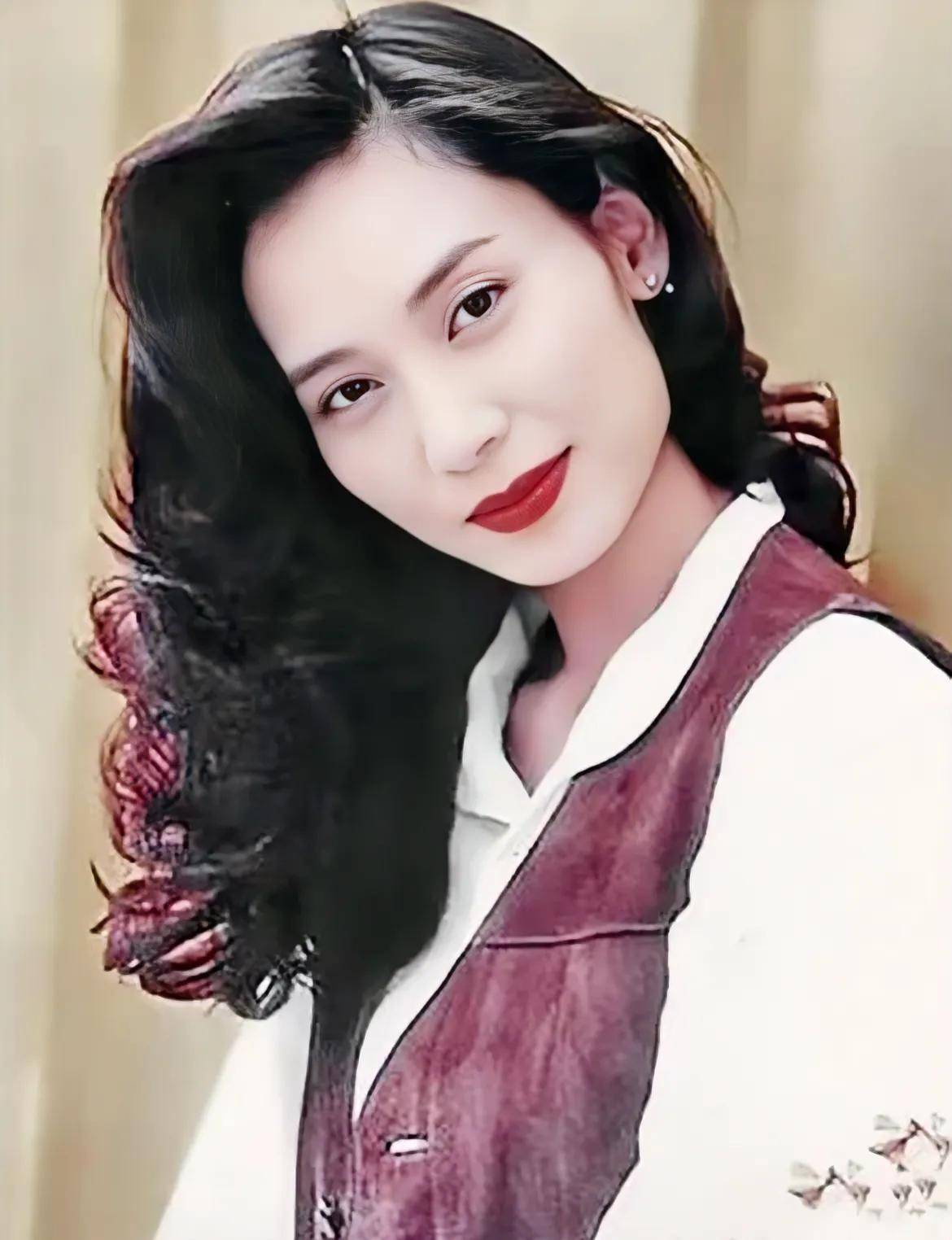 90年代香港乐坛巅峰期的十位惊鸿一瞥的女歌手,你还记得哪几位?