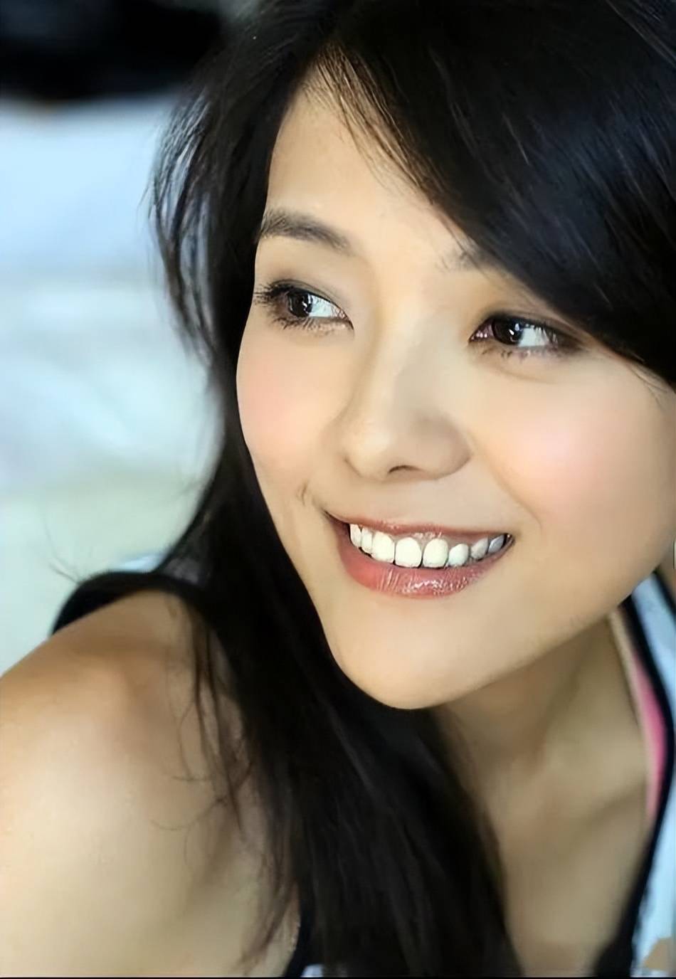 杨乐乐为保洁员发声,揭秘厕所隔间小秘密,大明星没架子引好感
