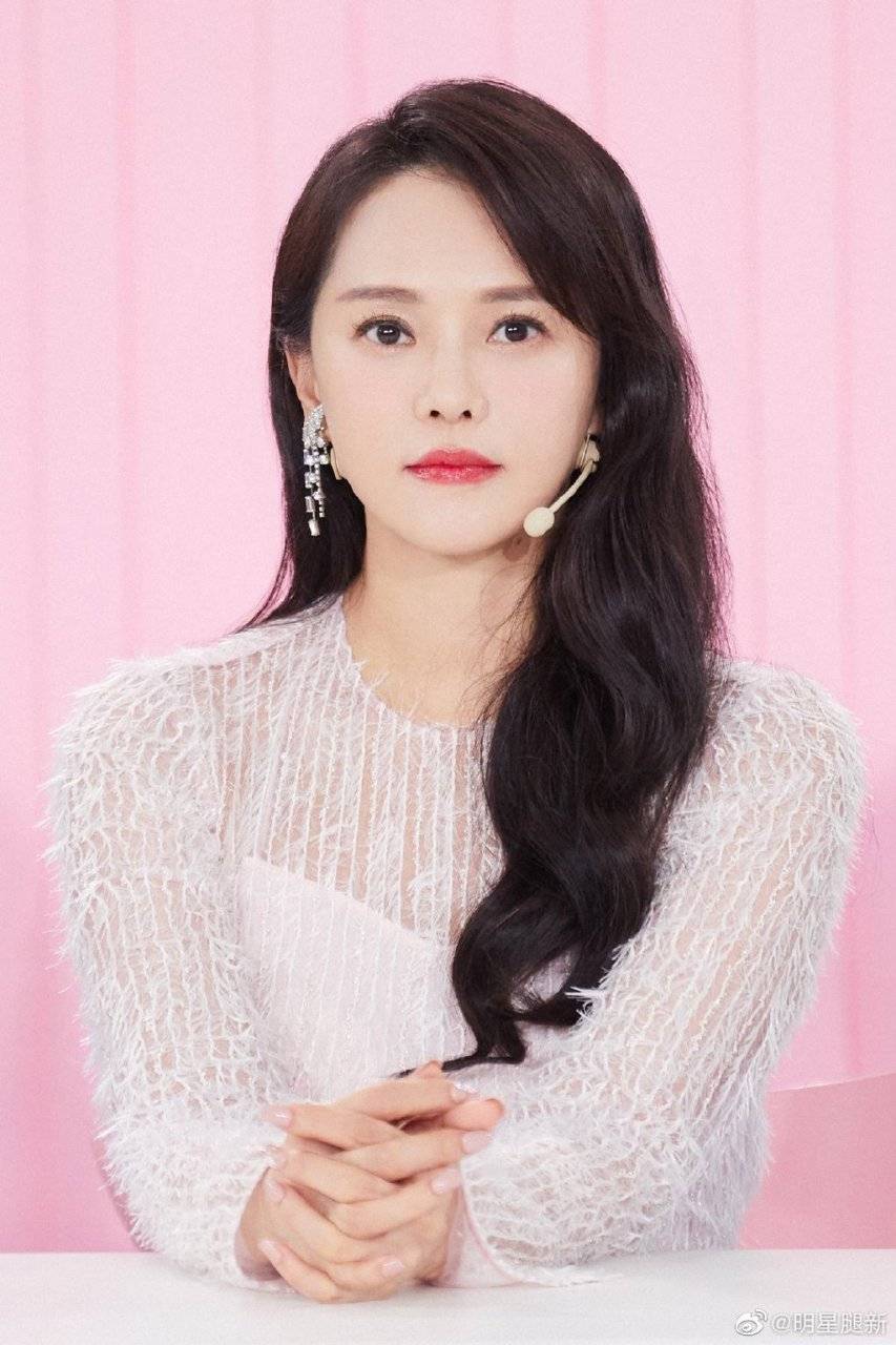 伊能静57岁状态好少女,穿运动背心辣翻全网!与婆婆热舞似姐妹!