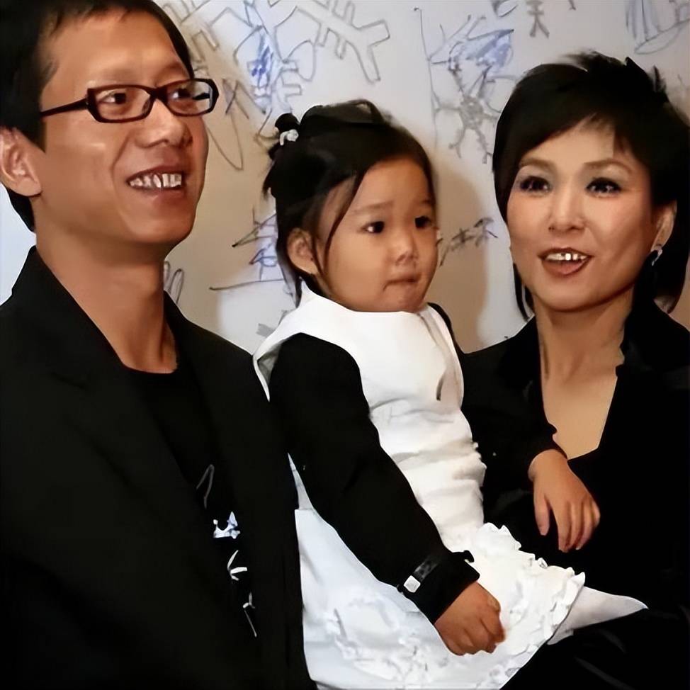 戴军:我爱了这个女人十六年,可她却转身嫁给了二婚男人,凭啥?