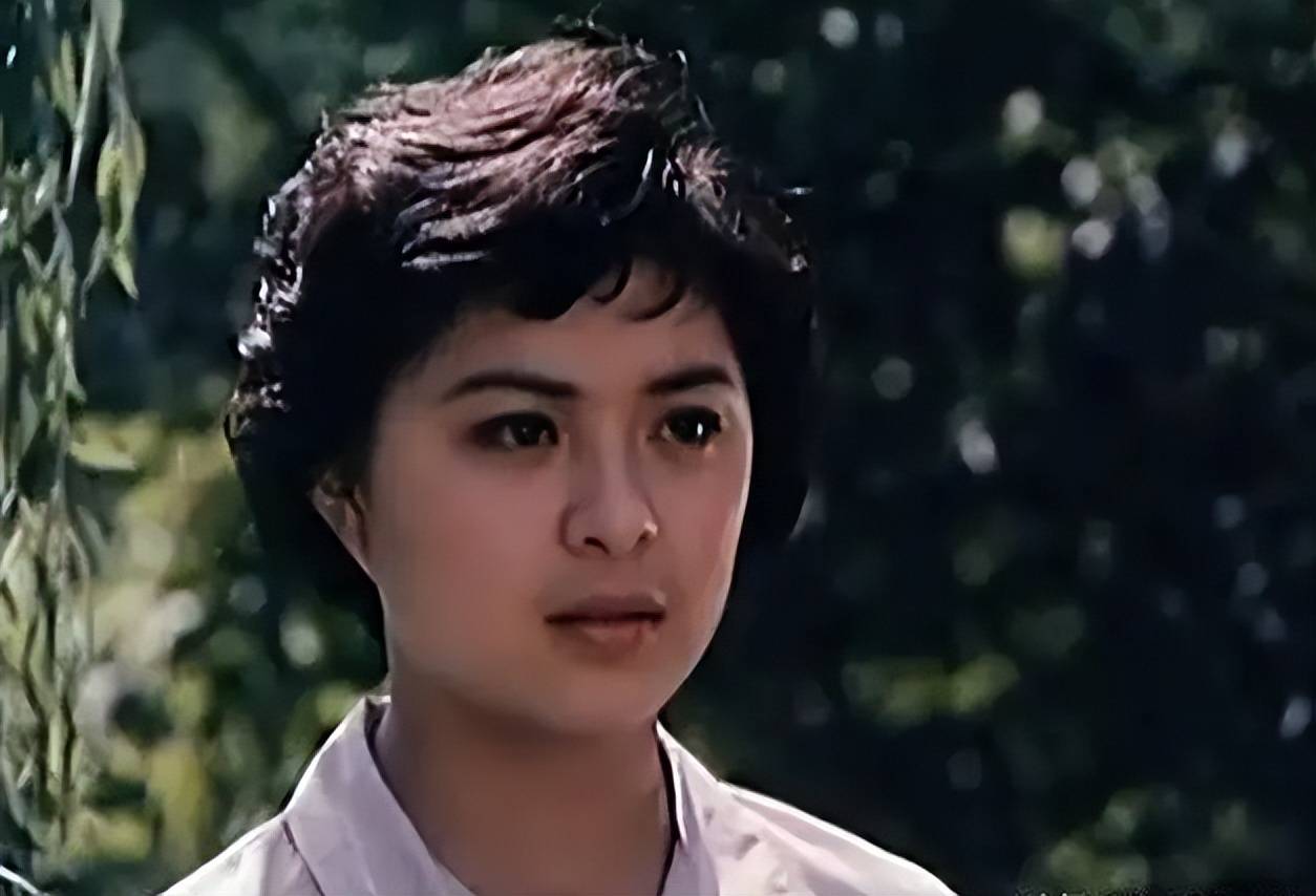 刘佳:与大自己13岁的富豪结婚,37年零绯闻,帅气儿子是她的骄傲