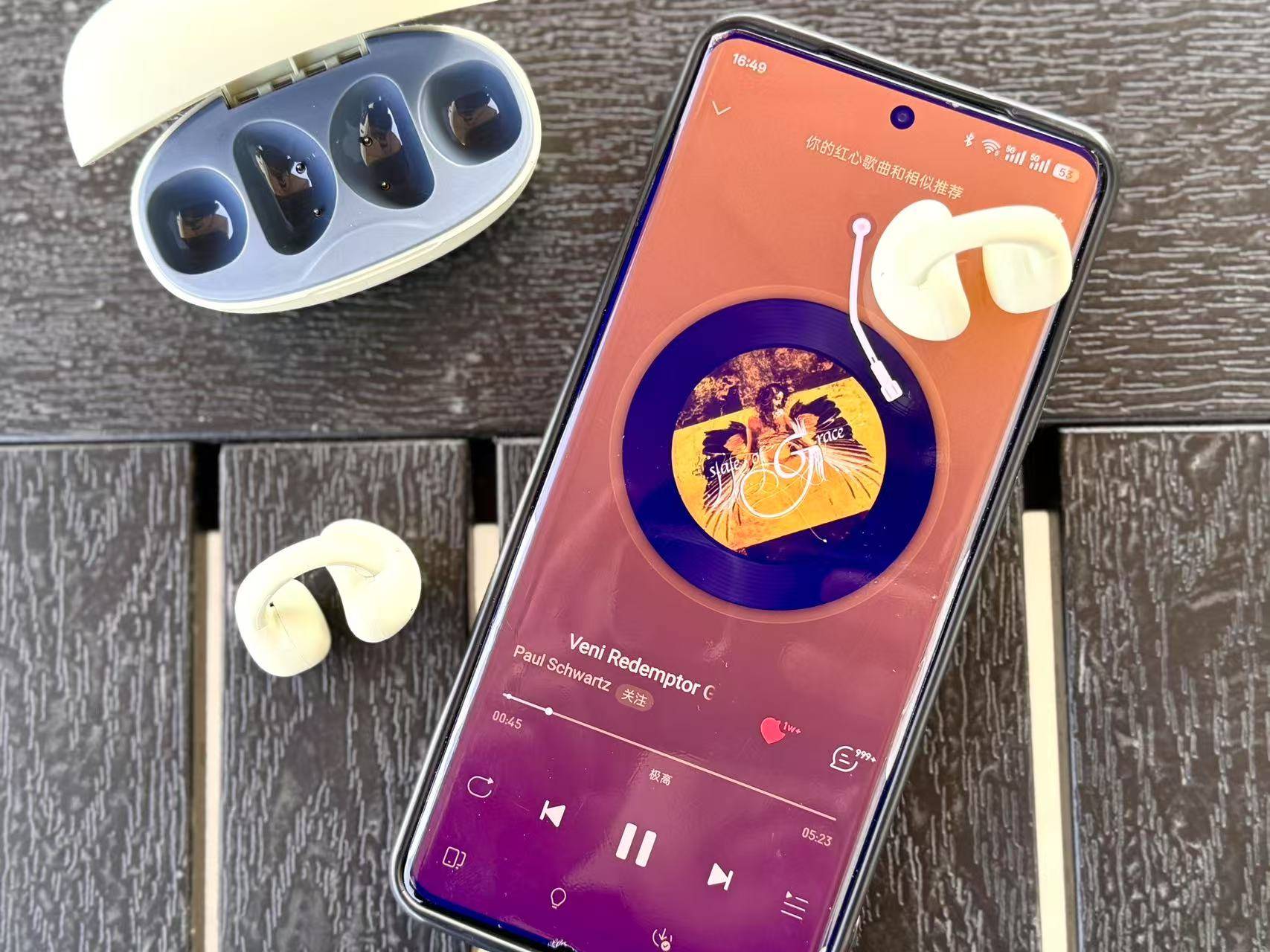 平价亦能卓越，蛇圣陨石 C2 耳环式耳机我送家人的礼物 