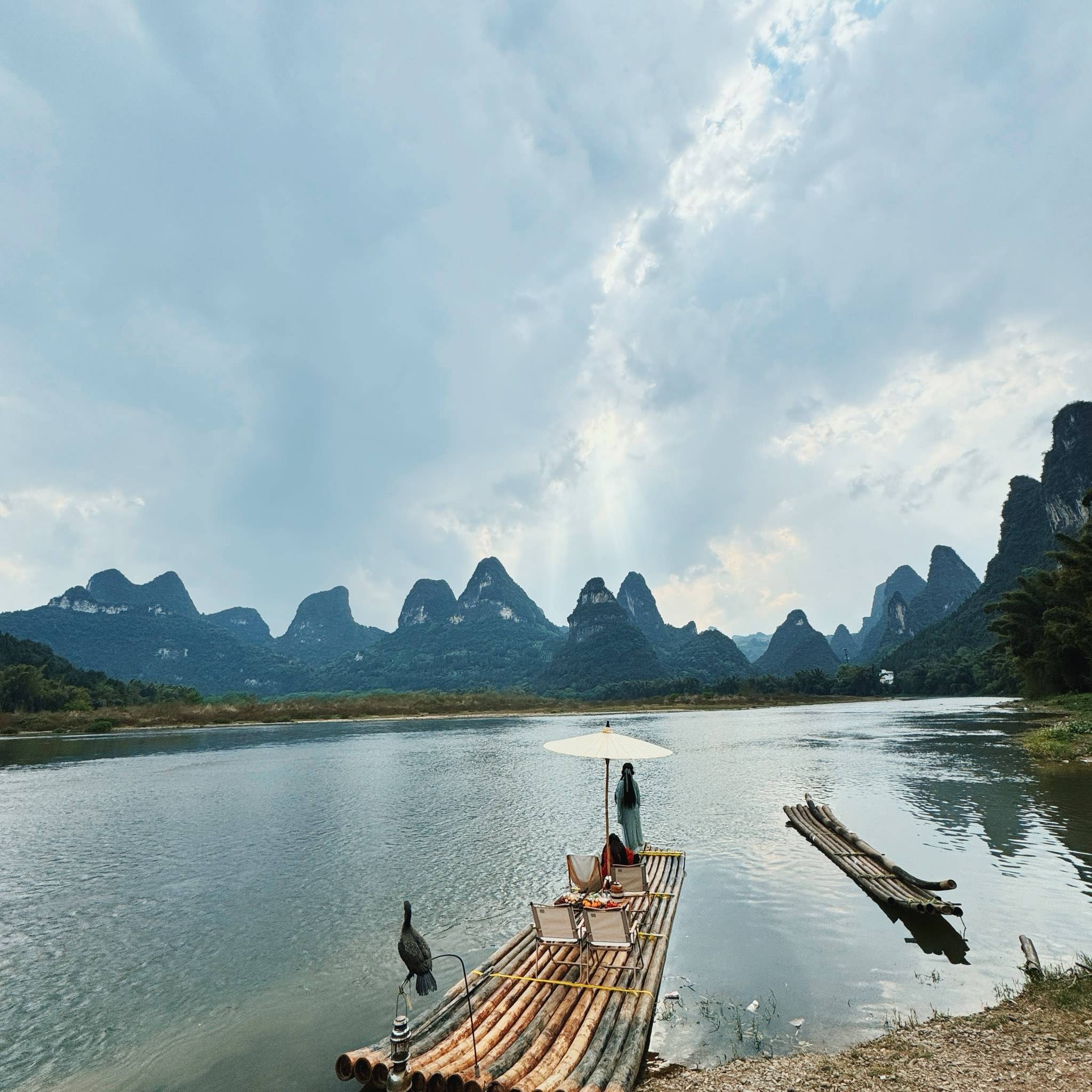邂逅漓江:一场竹筏上的诗意漫旅