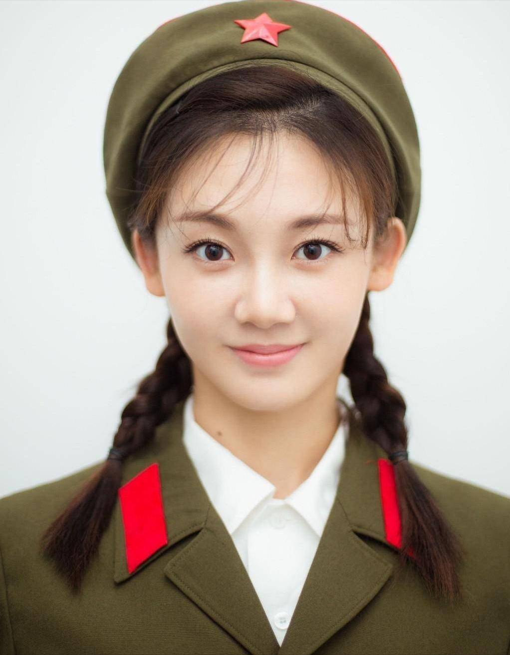 冯小刚提携,凭《芳华》走红,演员苗苗现状如何?