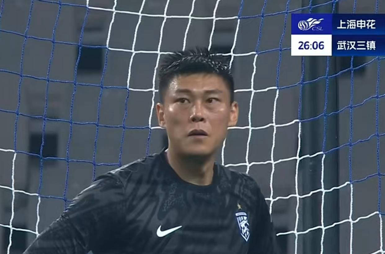 上海申花2-0力克武汉三镇，继续领跑中超积分榜