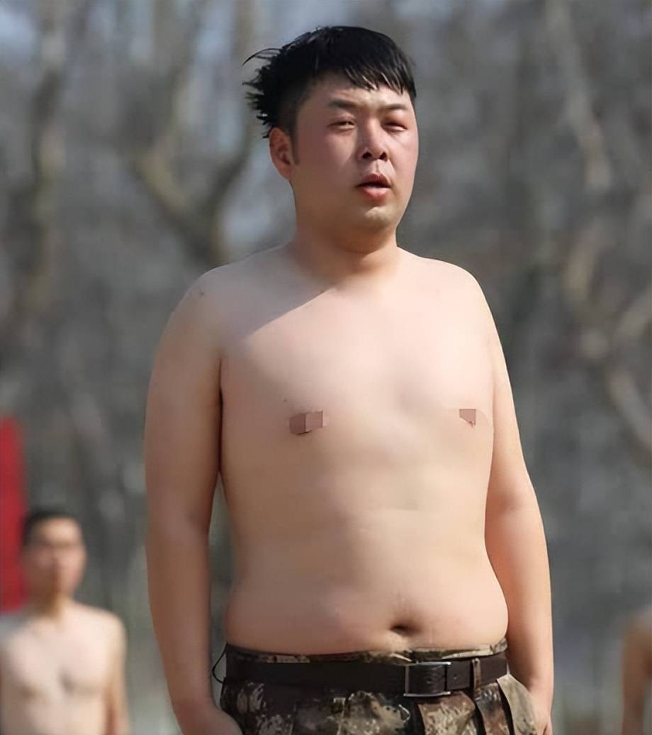 杜海涛现身山西,陪母亲回家探亲,瘦到没人形,根本不敢认