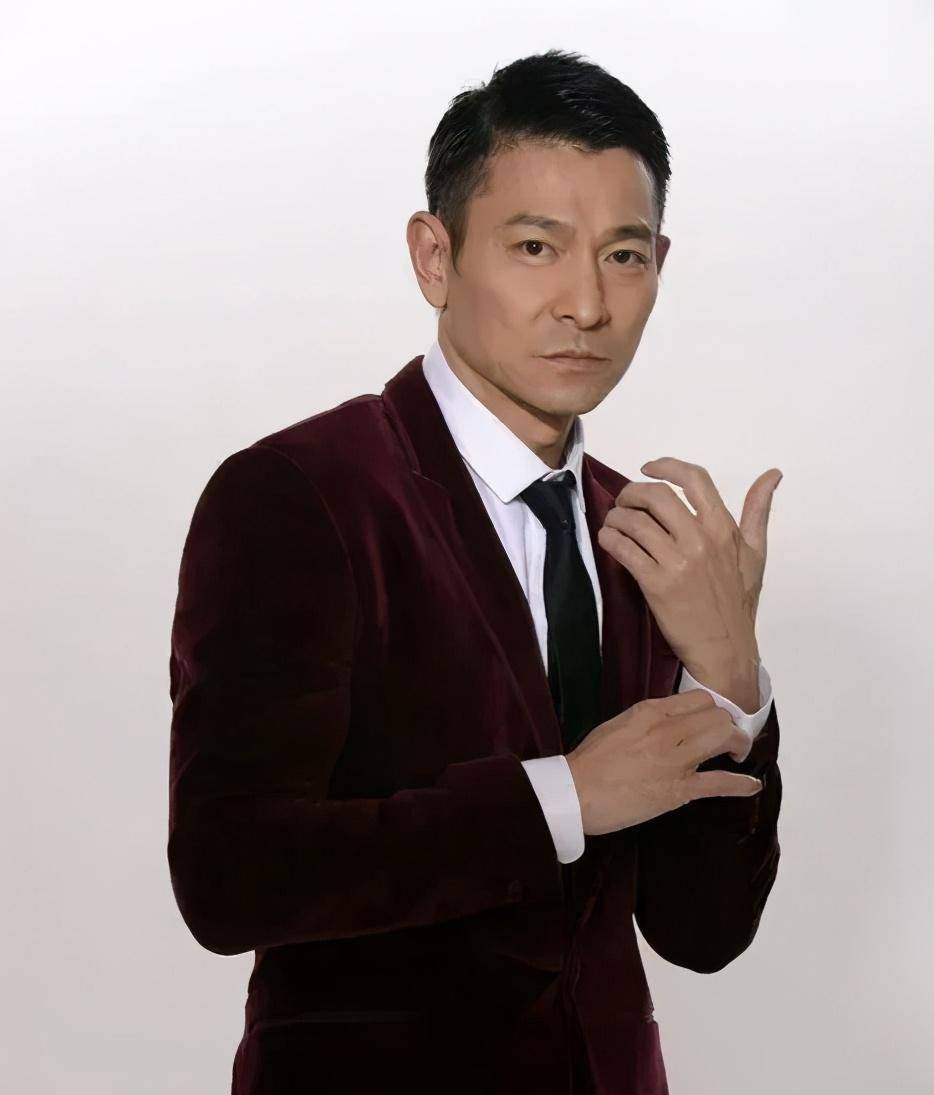 他是刘德华唯一绝交的朋友,两人曾被传言为断背,今成光头大叔