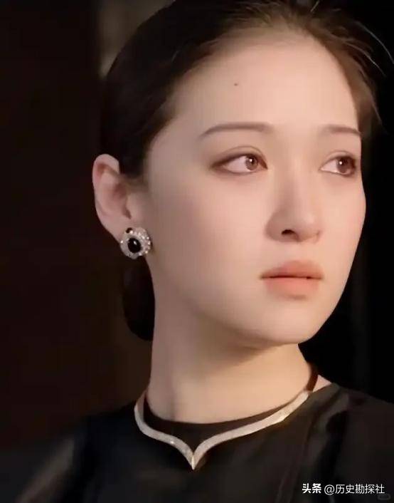 胡因梦与父亲合照，长相甜美，十年后嫁李敖，婚姻仅持续三个月_事业_胡赓年_胡洁生