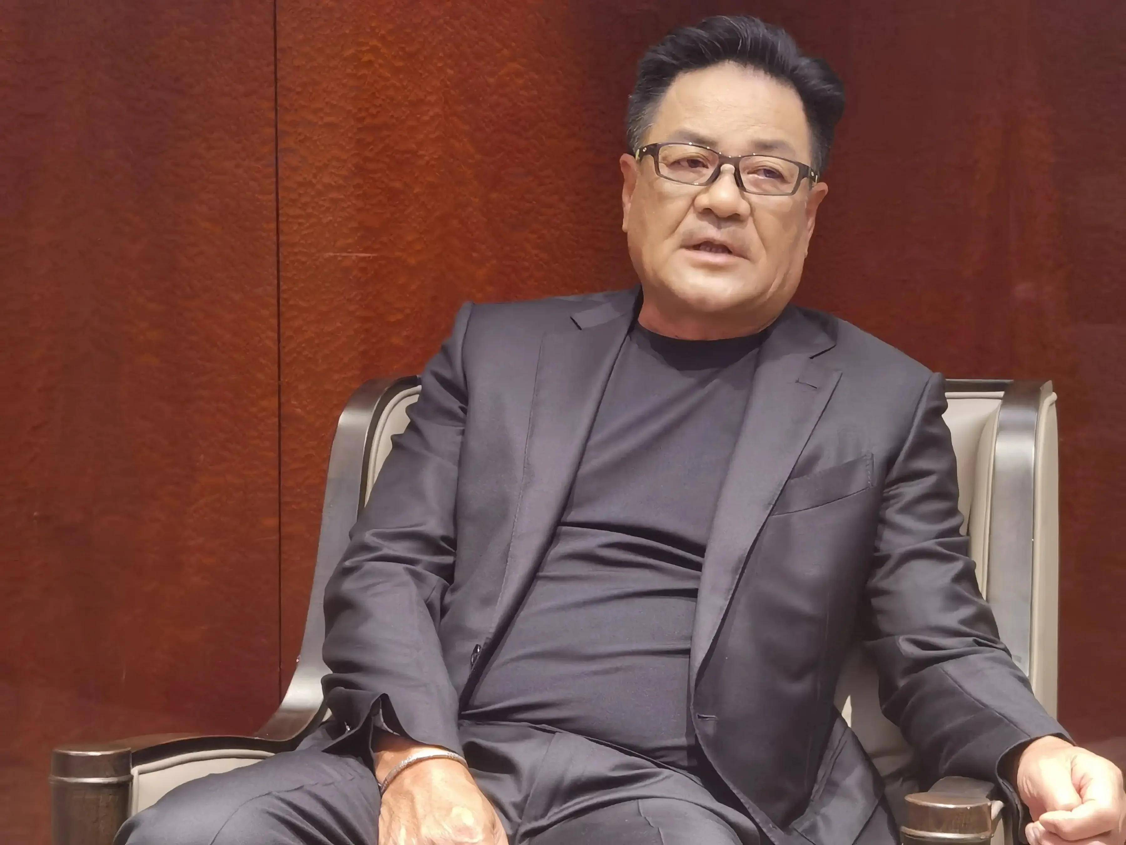 作为观众熟悉的老戏骨,尤勇智塑造了无数经典的银幕