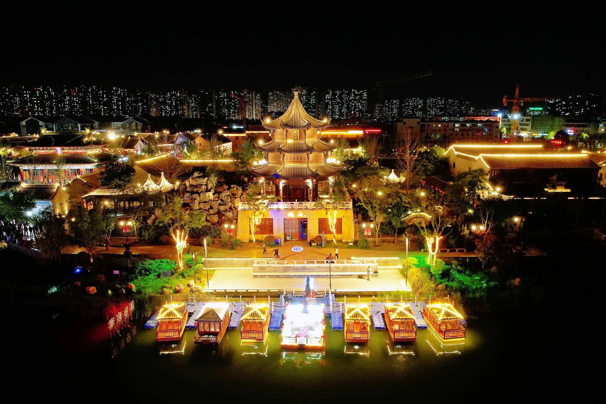 菏泽老城曹州,一座"外圆内方"的城中之城,夜色下仿佛穿越时空