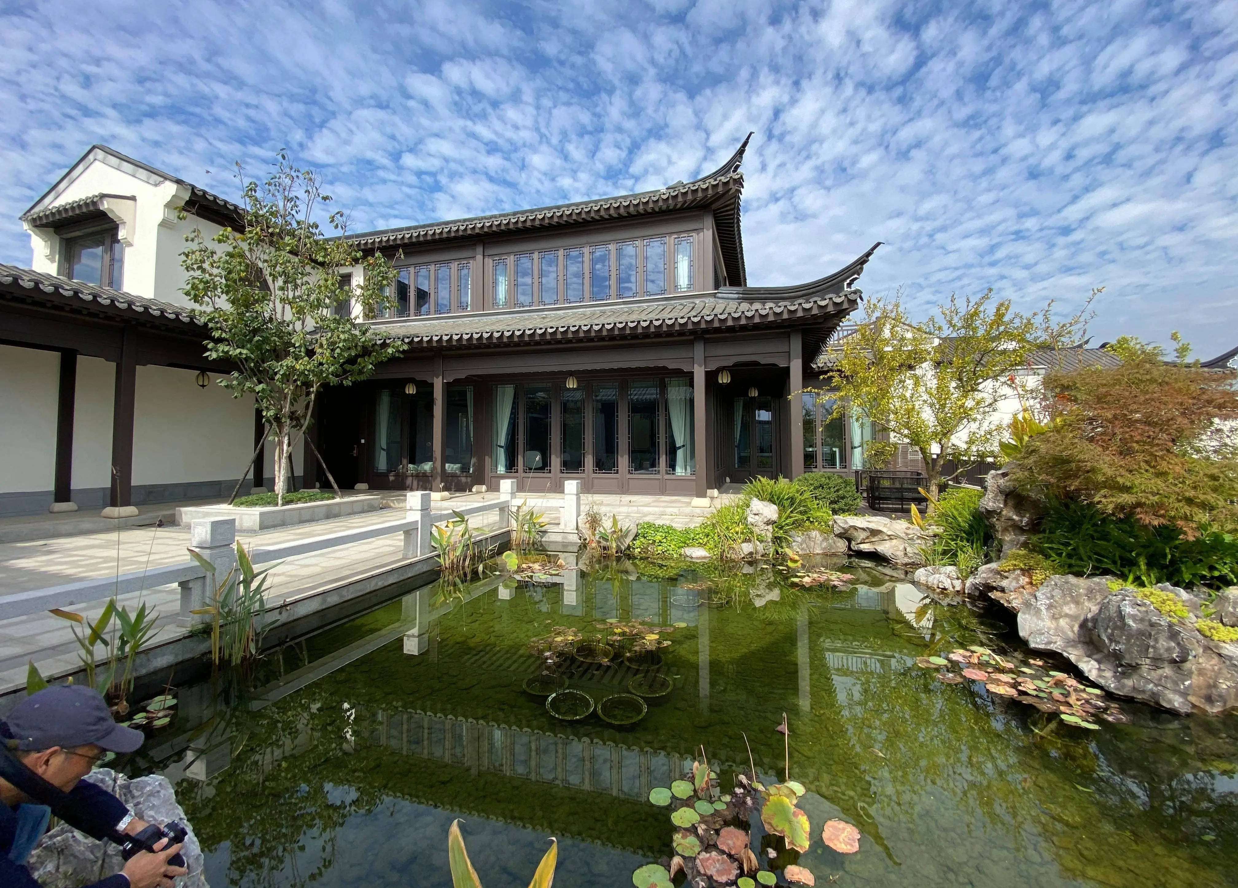 汾湖桃花源是一个位于苏州湖景的中式合院别墅项目